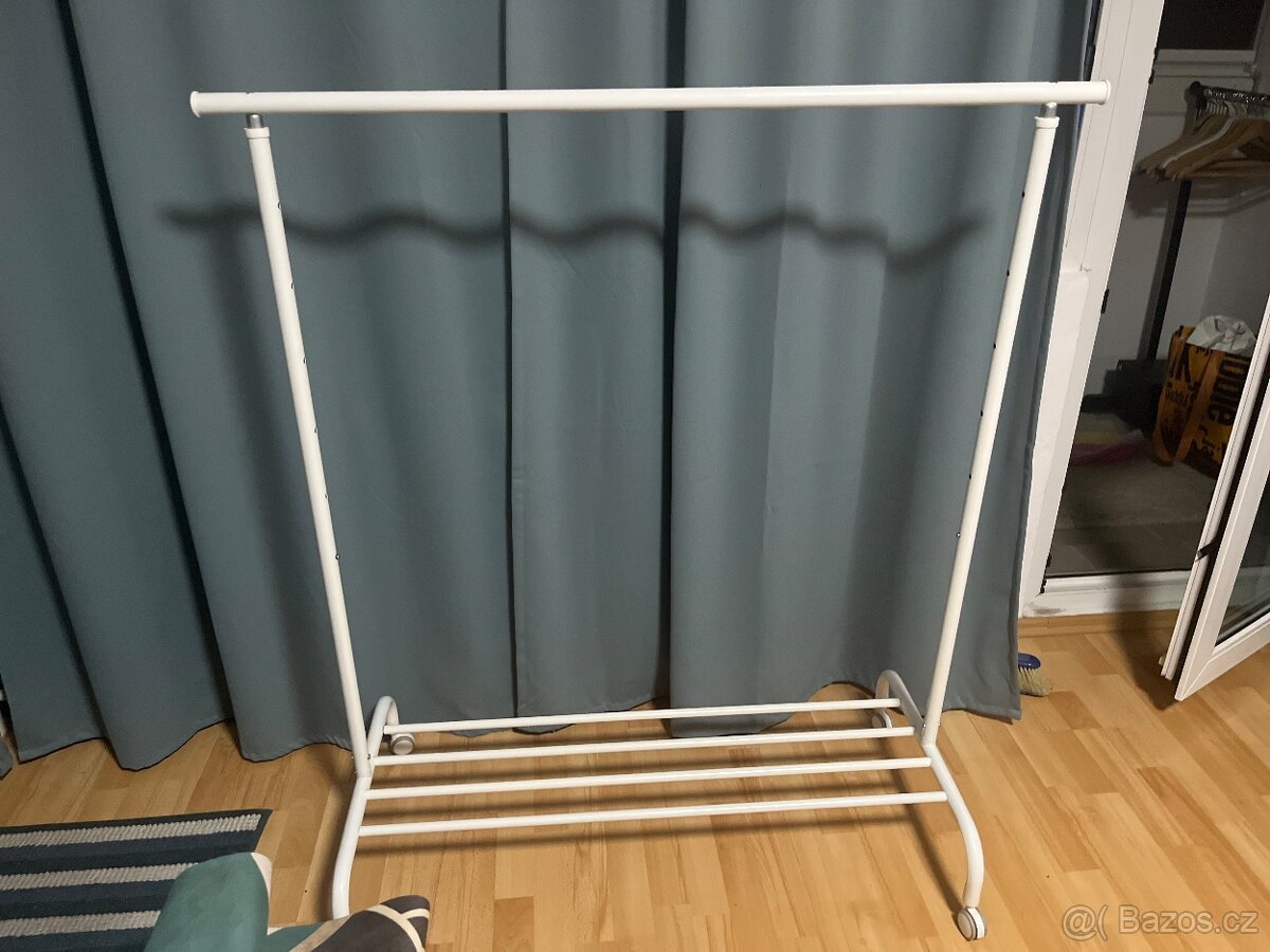 Prodám stojan na oblečení ikea
