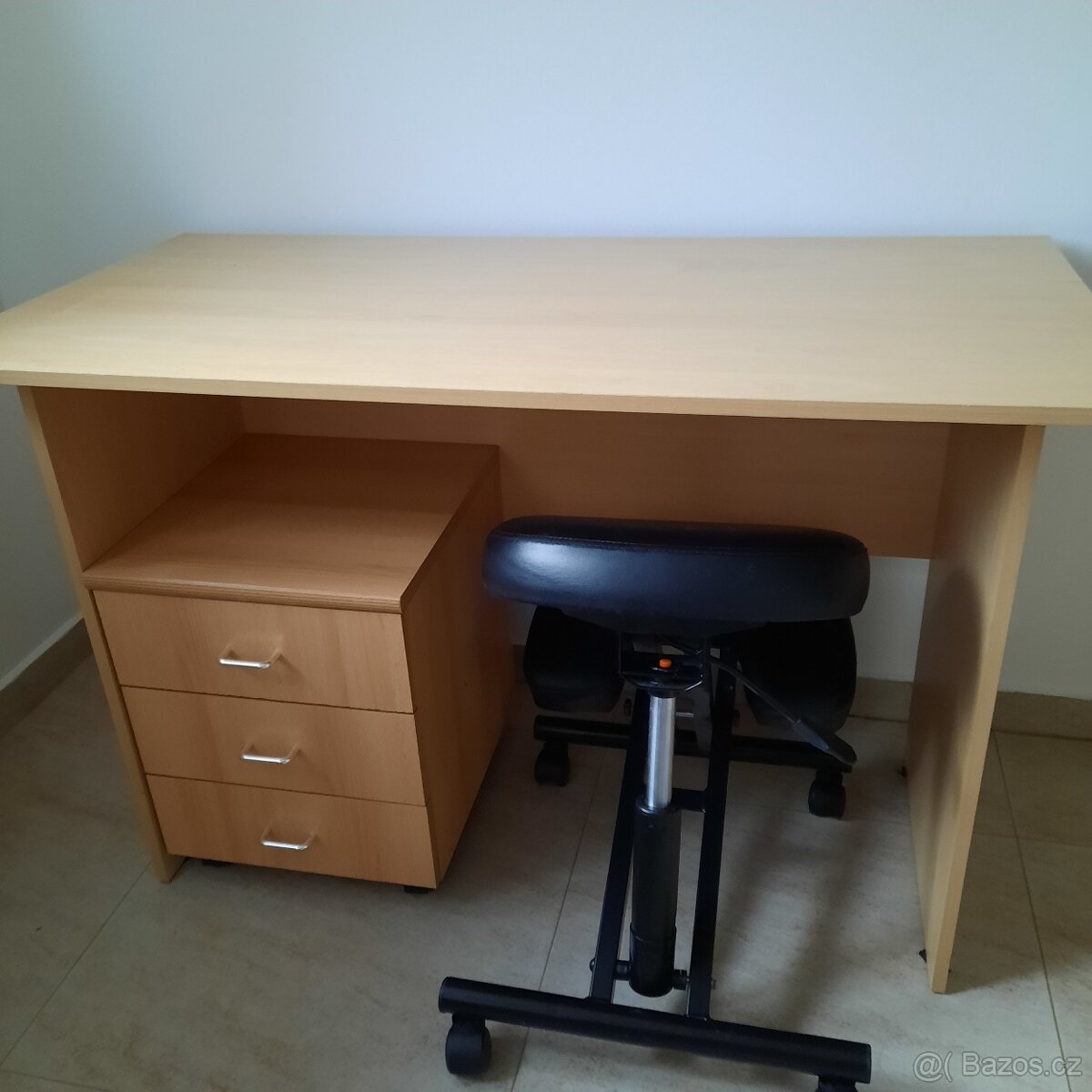 PRODÁM PSACÍ STŮL A KONTEJNER