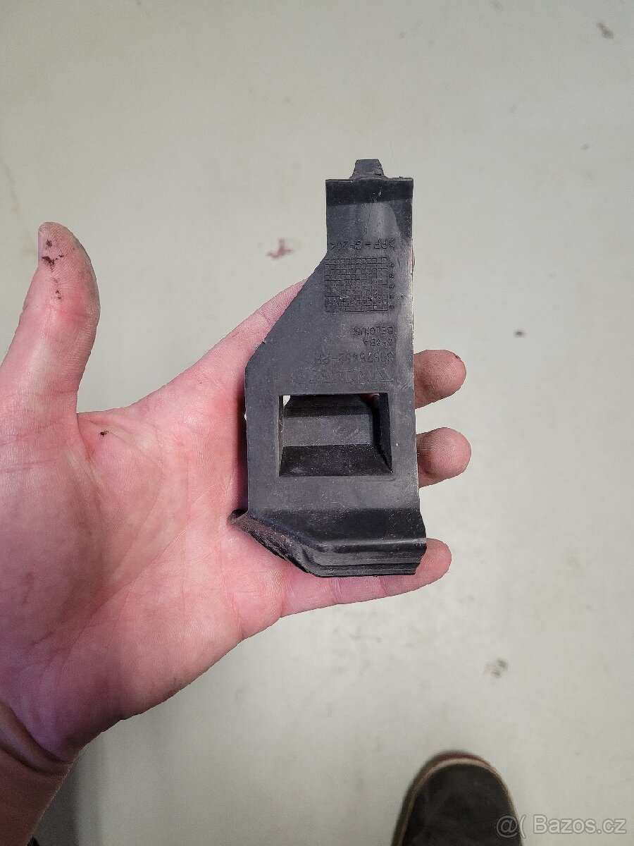 Výztuha světla volvo v50