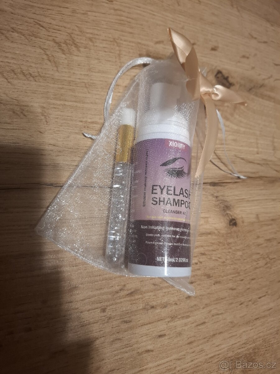 Nová čistící pěna na umělé řasy