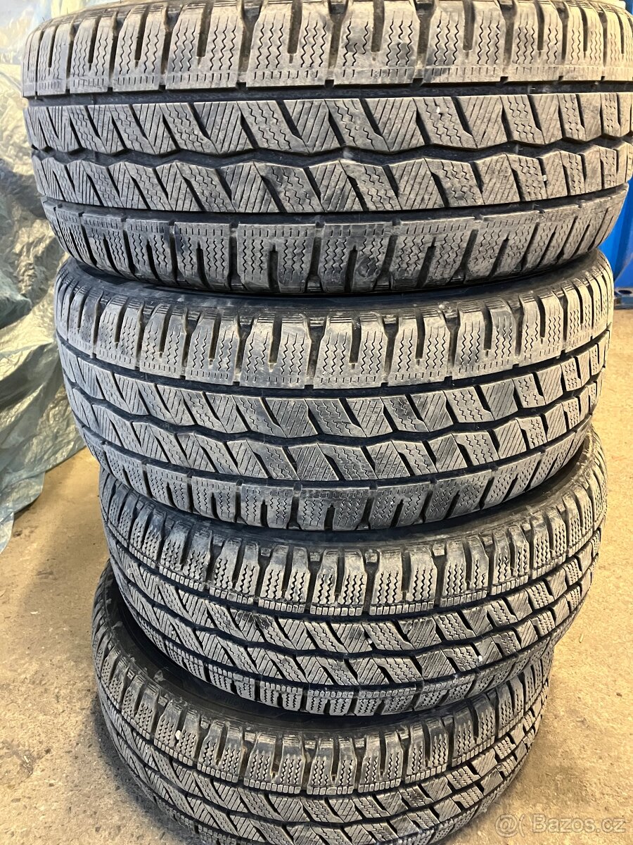 Hankook winter icept LV 225/55R17C