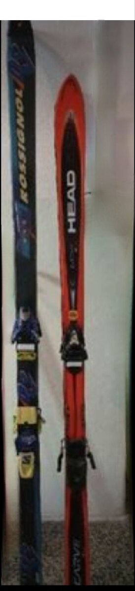 Set 2 párů lyží s vázáním