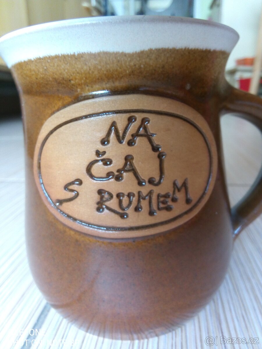 Keramický hrnek