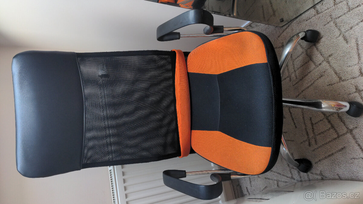 kancelářská židle (oranžovočerná)