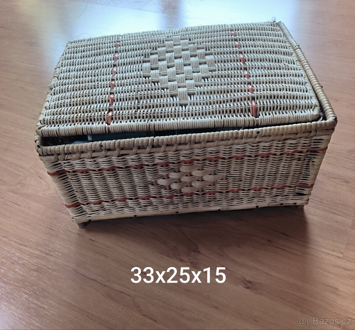 starý proutěný košík, krabička box
