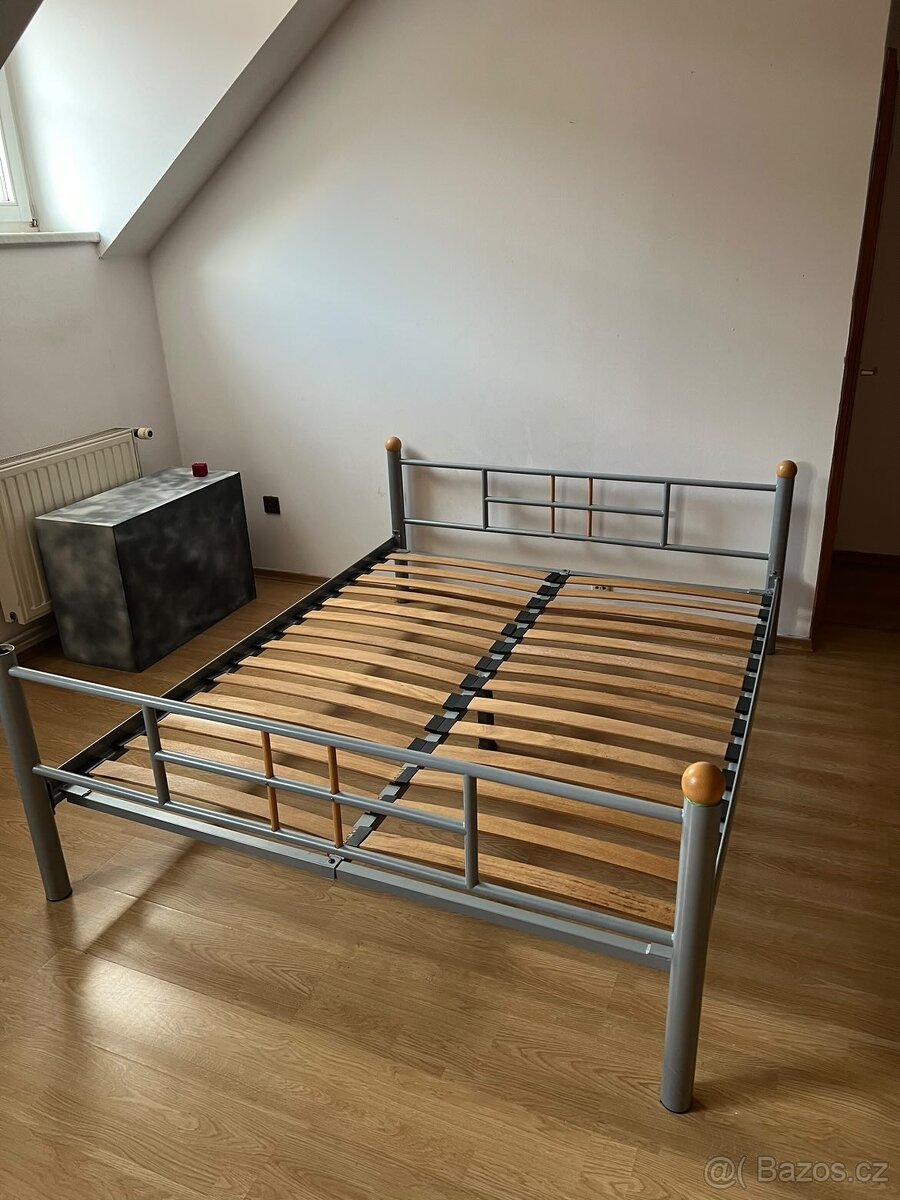 Kovová postel 160x200
