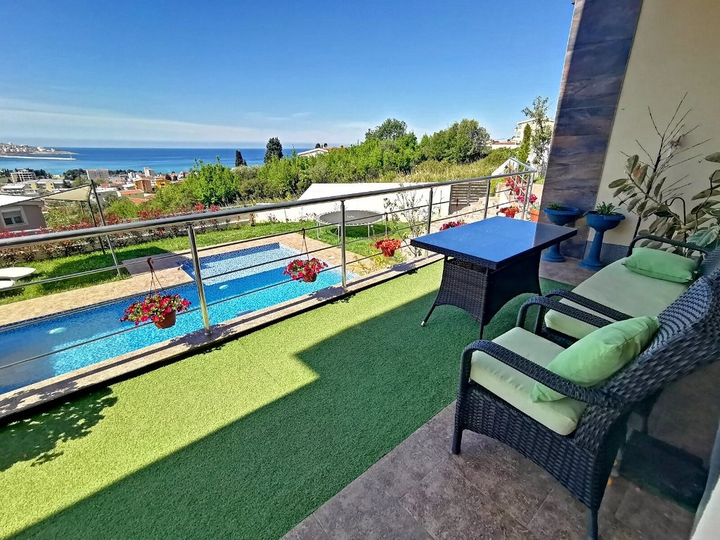 Prodej moderní vily  360 m2 s úchvatnými výhledy od moře - B