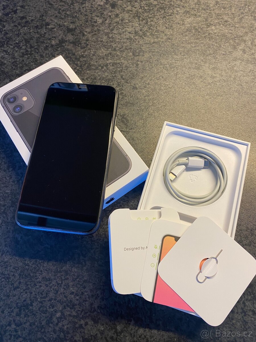 iPhone 11 64gb černý - výborný stav