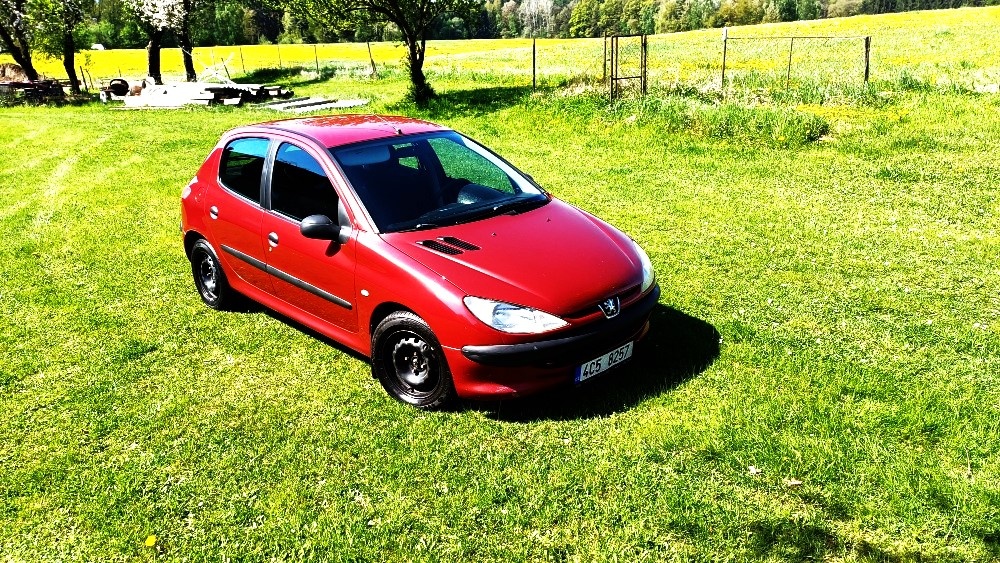 peugeot 206 ve velmi krasnem stavu