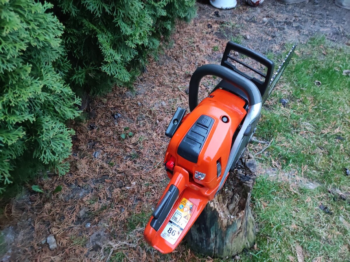 Prodám profi pilu Husqvarna 560 XP, TOP STAV, ZÁRUKA.