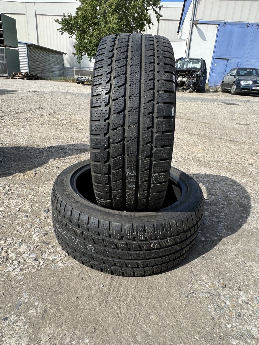 235/45/18 zimní pneu KUMHO