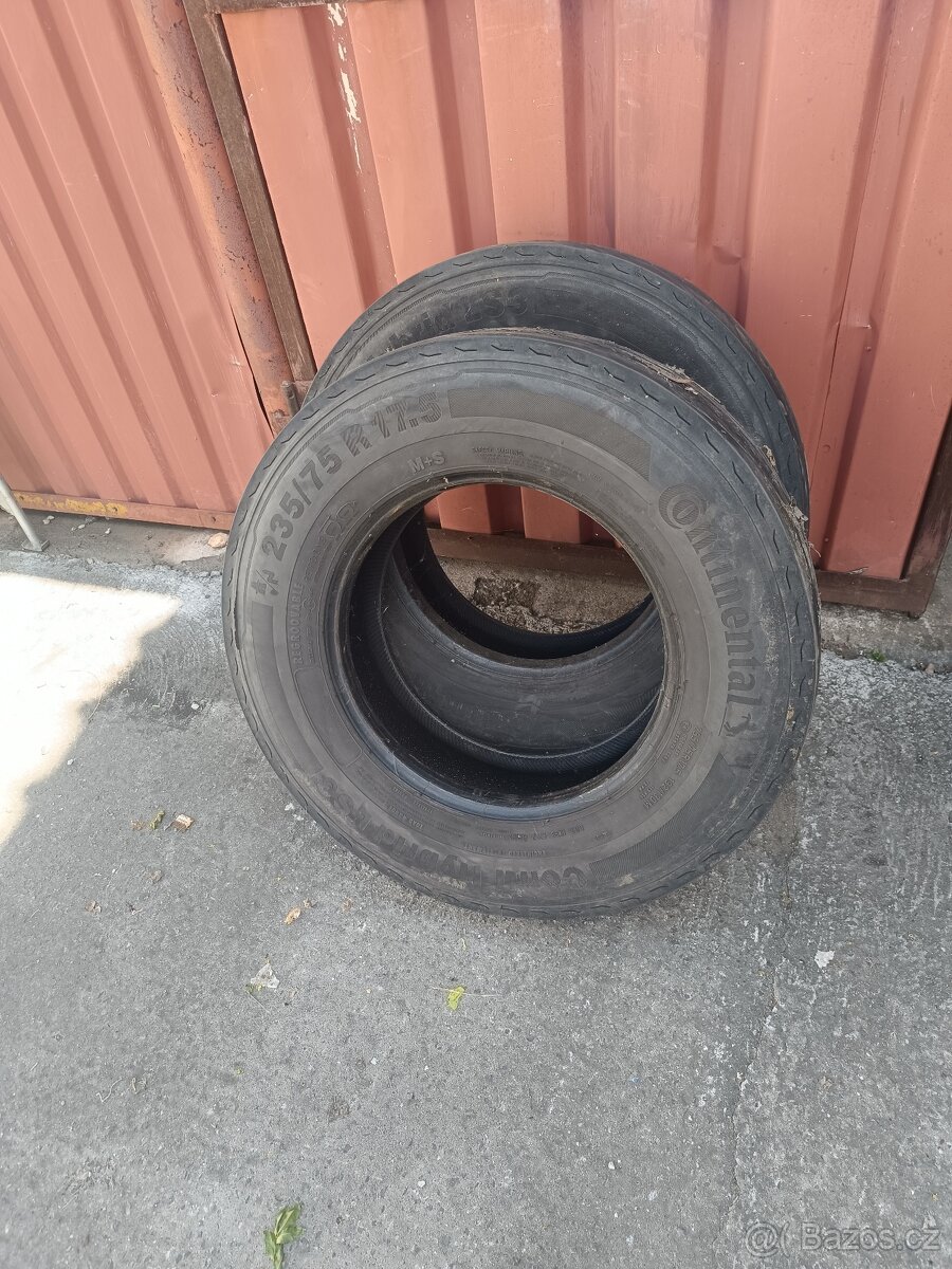 Gumy 235/75 R 17.5
