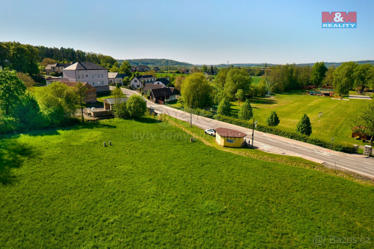 Prodej zasíťovaného pozemku k bydlení 1000 m², Lanžov