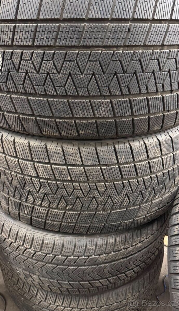 285/35 r21 zimni PNEU GRIPMAX