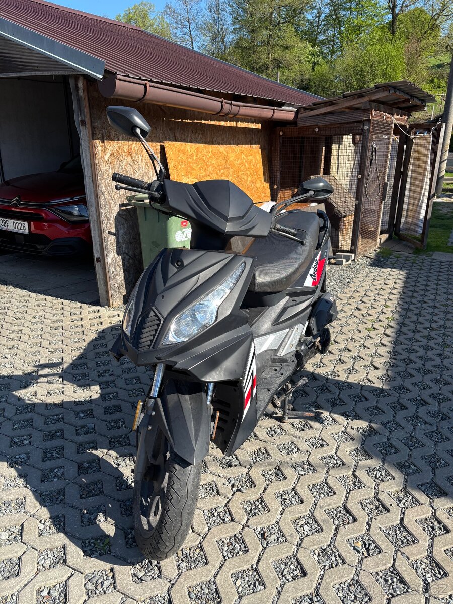 Skútr 125ccm Maxon