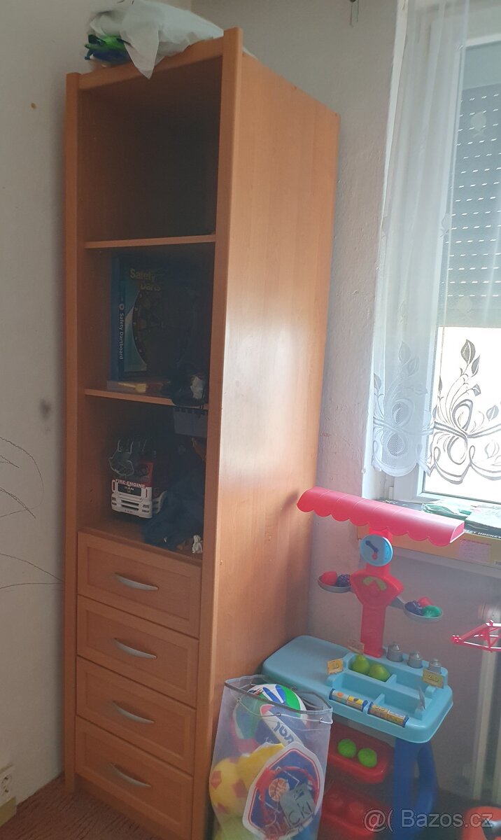 Skříň se šuplíky