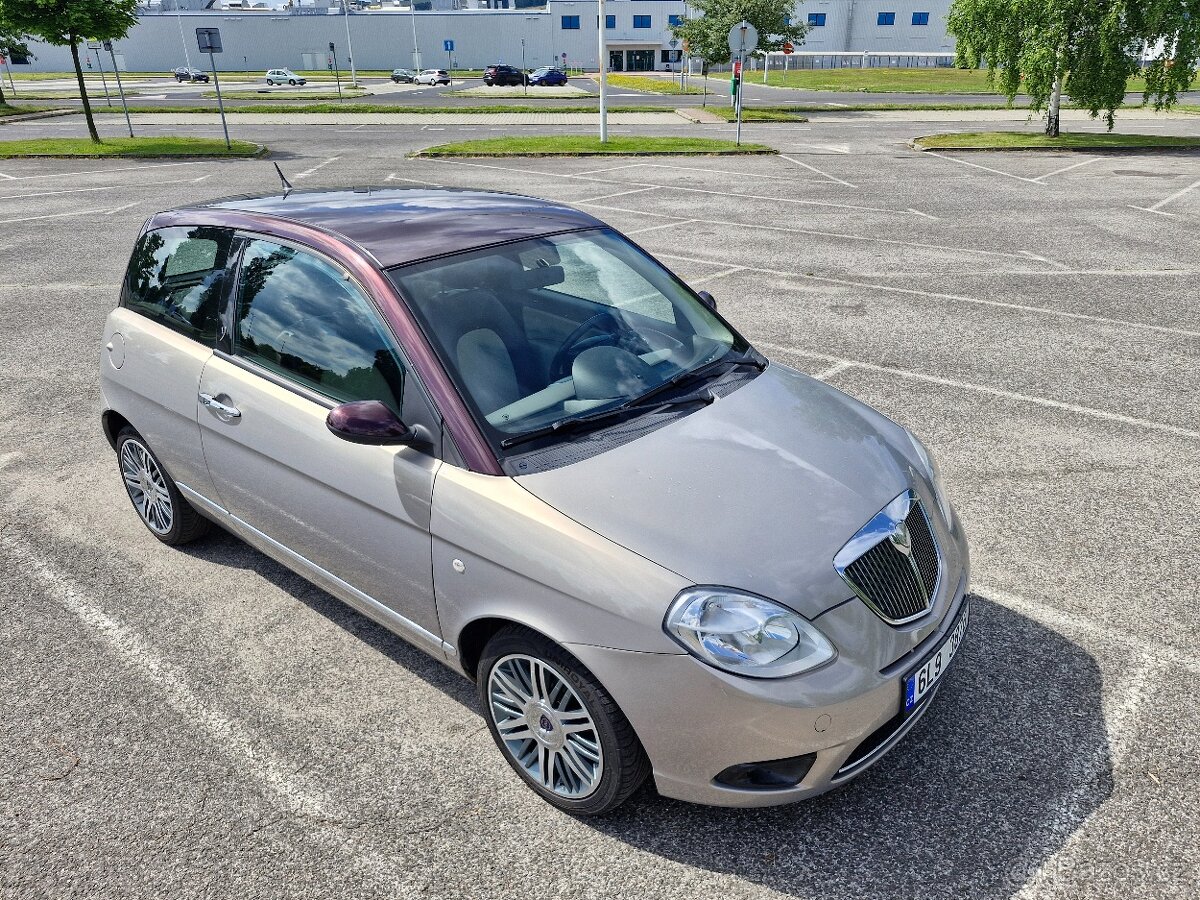 Lancia Ypsilon 1.4 16V Platino Bicolor
