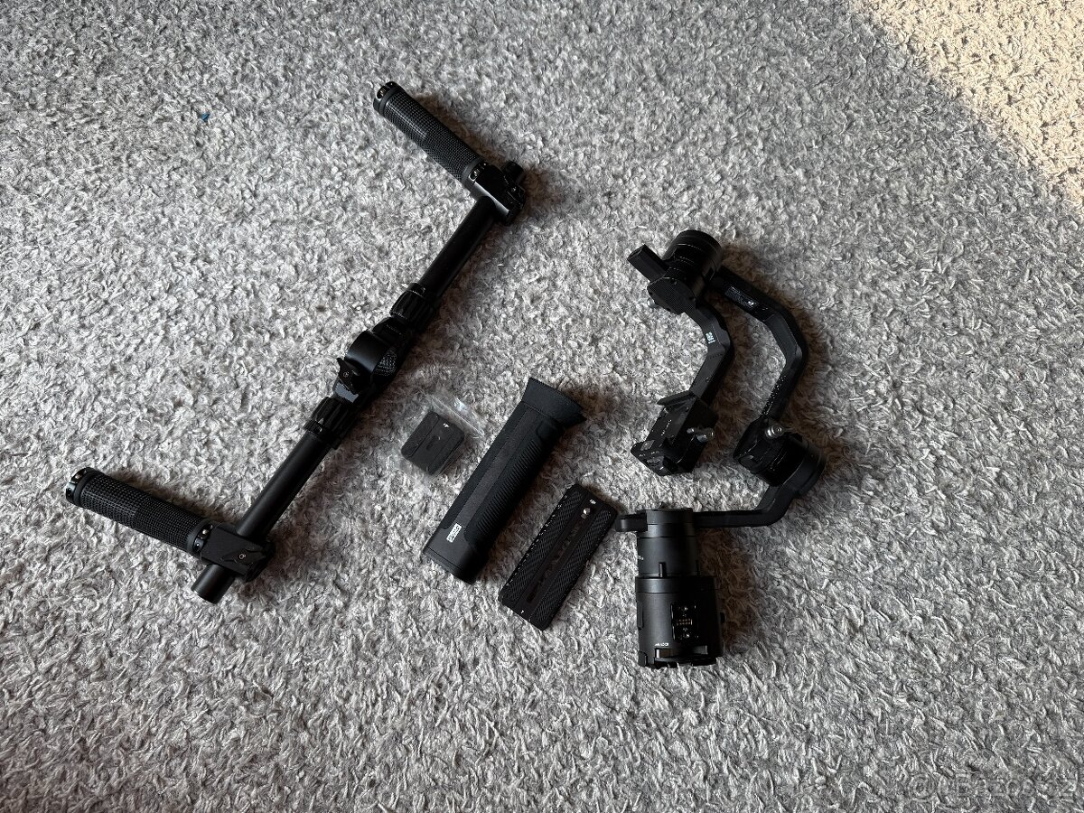 DJI Ronin S + SmallRig duální grip