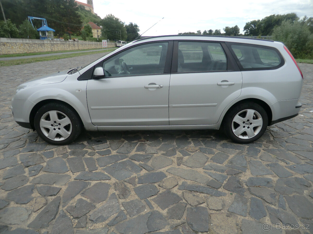Ford Focus, 1.6TDCi NOVÁ STK KLIMA TAŽNÉ ZAŘÍZENÍ