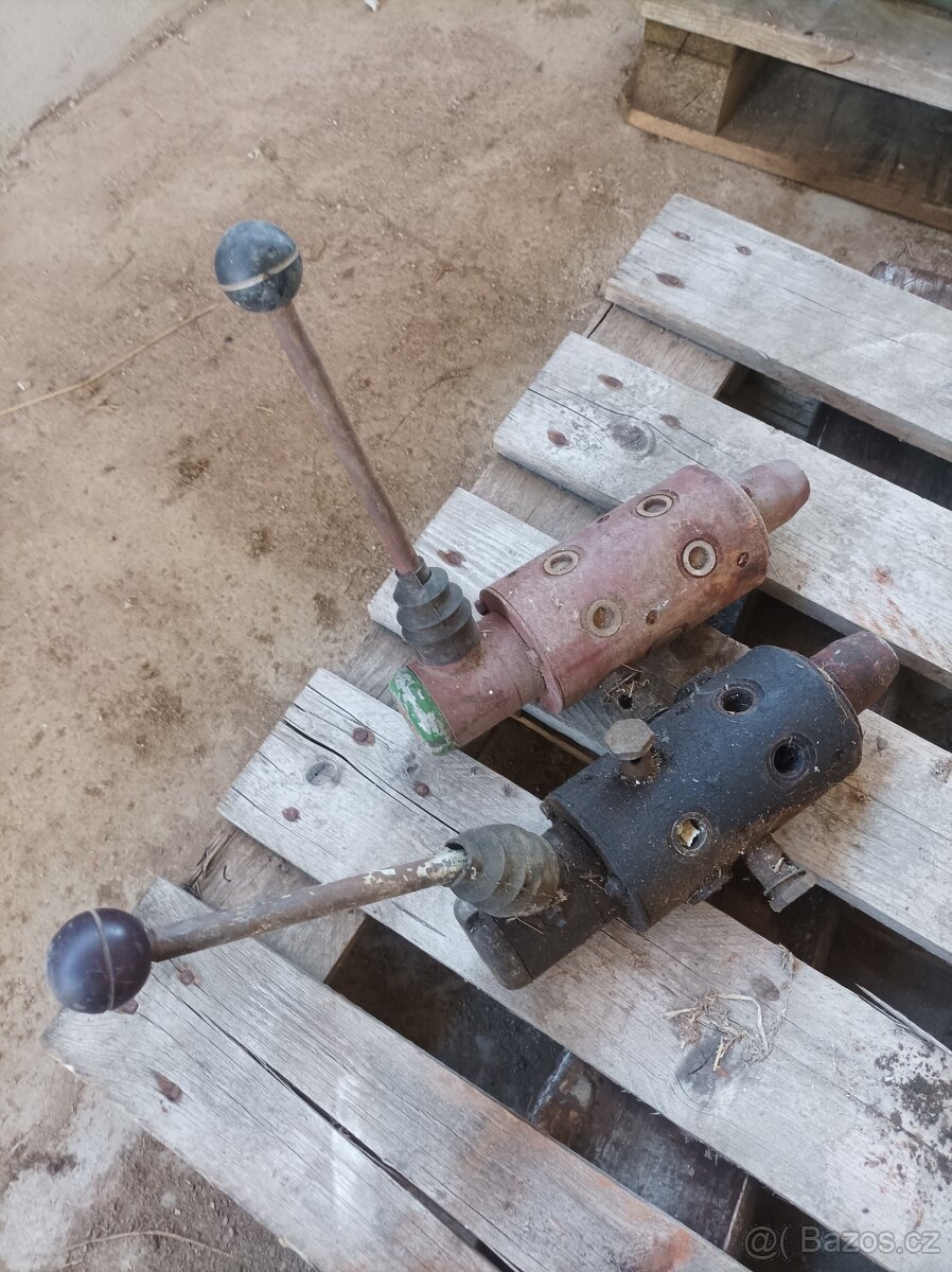 Hydraulické rozvaděče