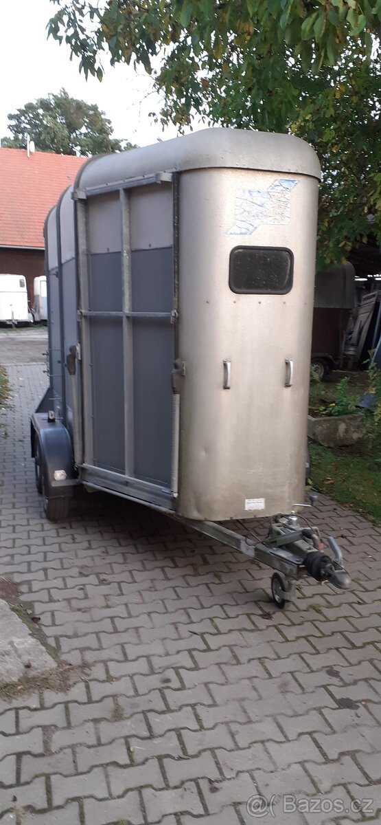 Přívěs na 2 koně IFOR WILLlAMS s přední rampou
