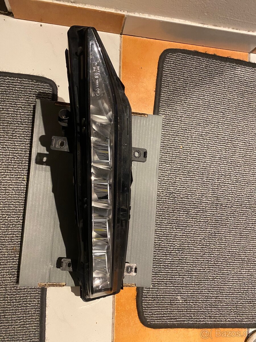 Levá přední mlhovka Superb III