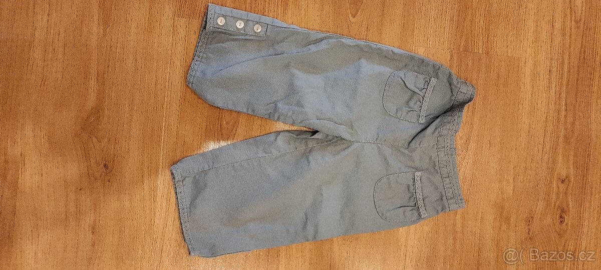 Elegantní 3/4 kalhoty vel. 104