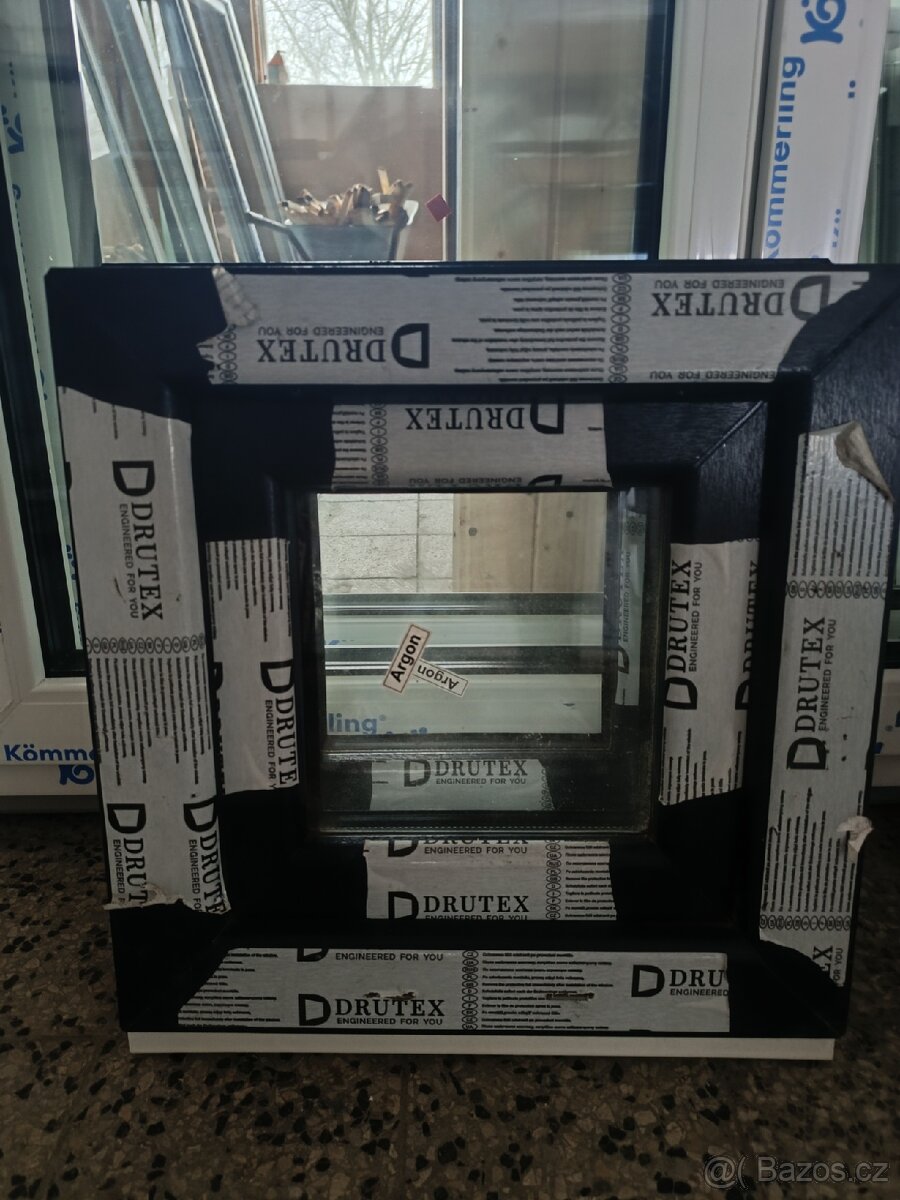 Okna PVC tmavě modrá/bílá, nová, dvojsklo - MIX rozměrů