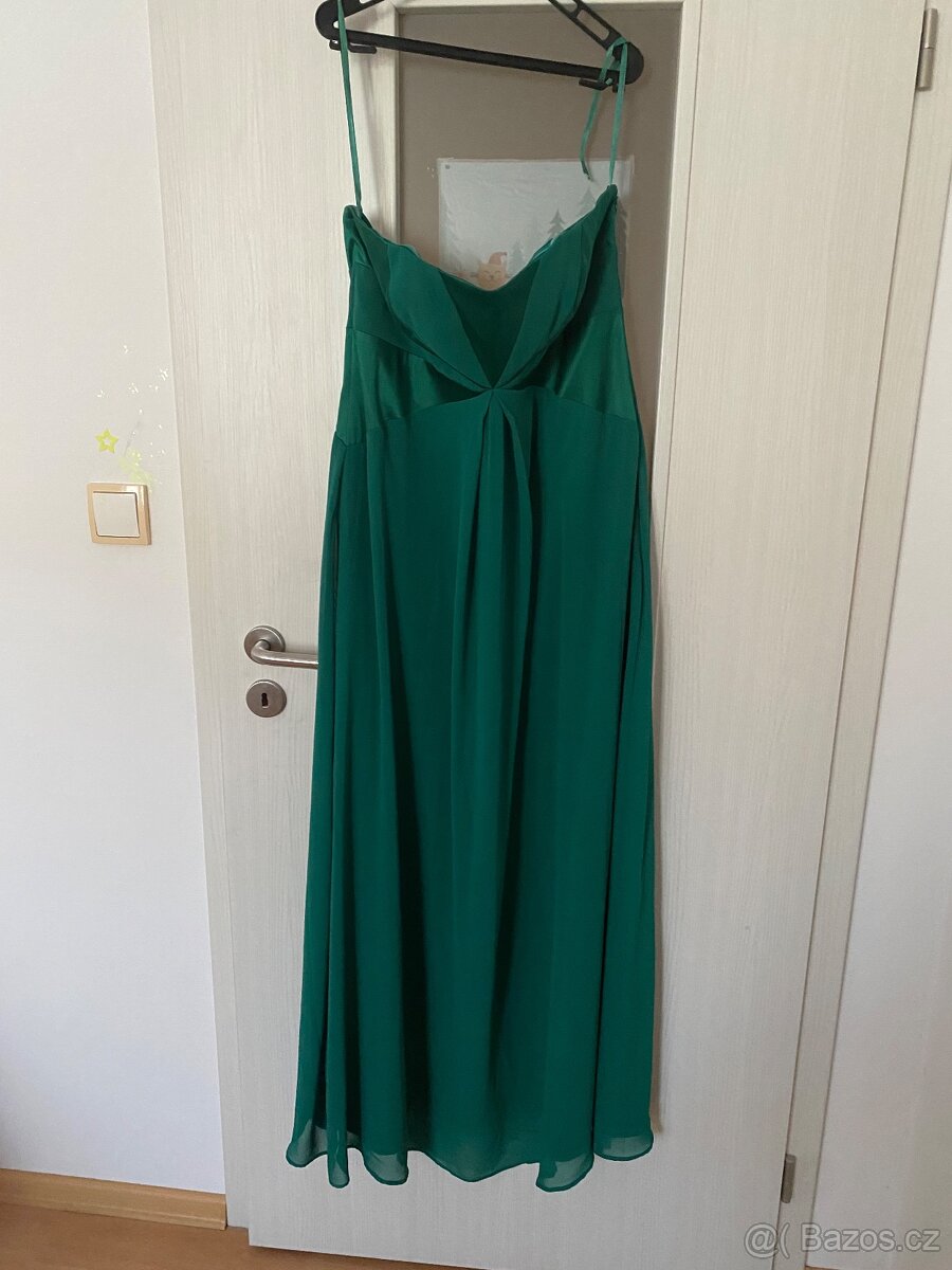 Společenské dlouhé šaty