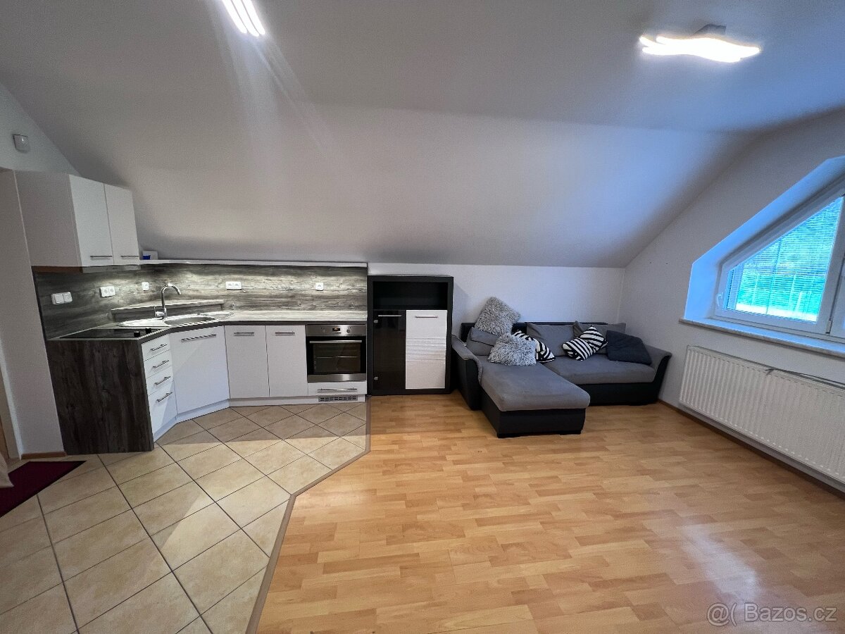 Pronájem bytu 2+KK, 37 m2 – Rožnov pod Radhoštěm