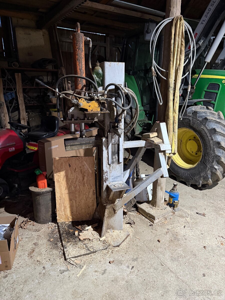 Štípačka dreva za traktor