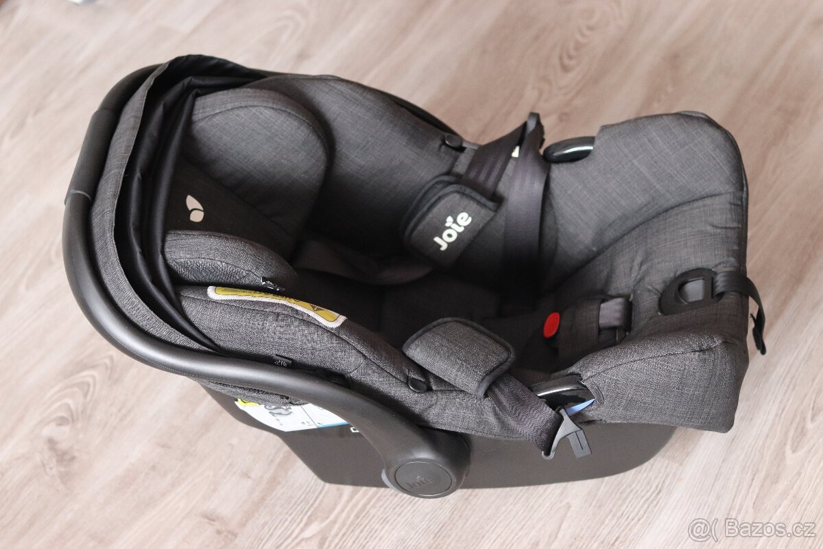 Autosedačka JOIE + základna isofix