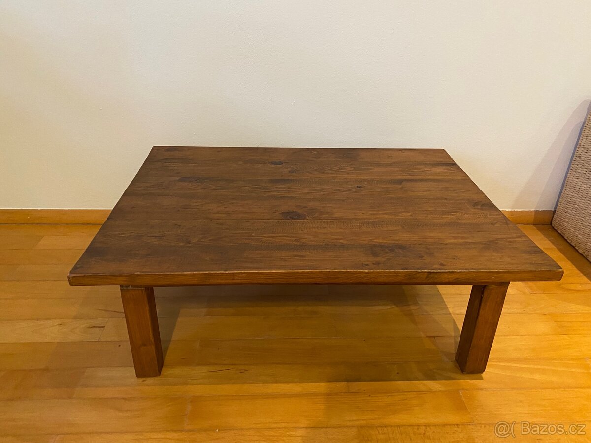 Ručně zhotovený stolek