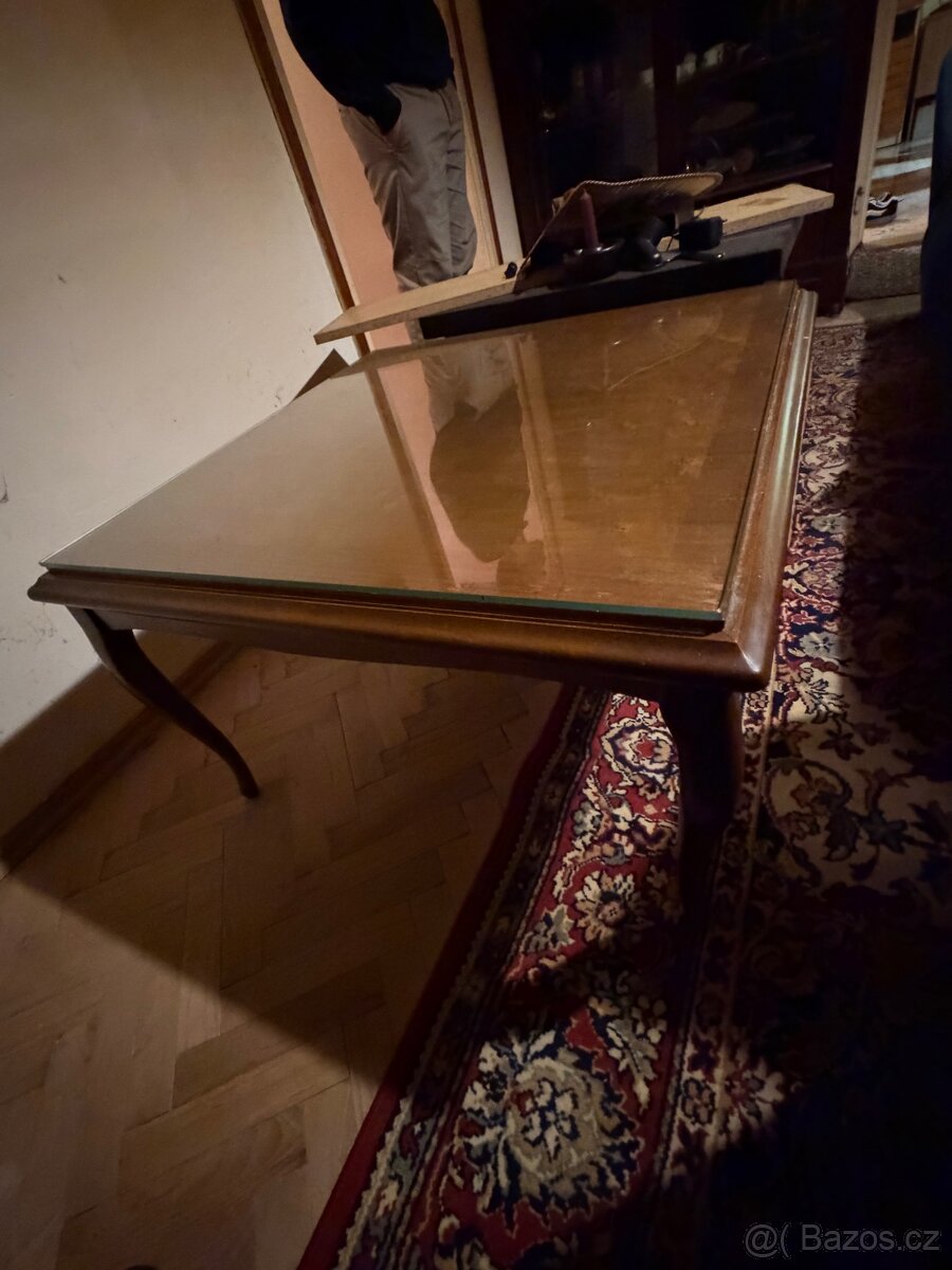 Konferenční stolek se sklem