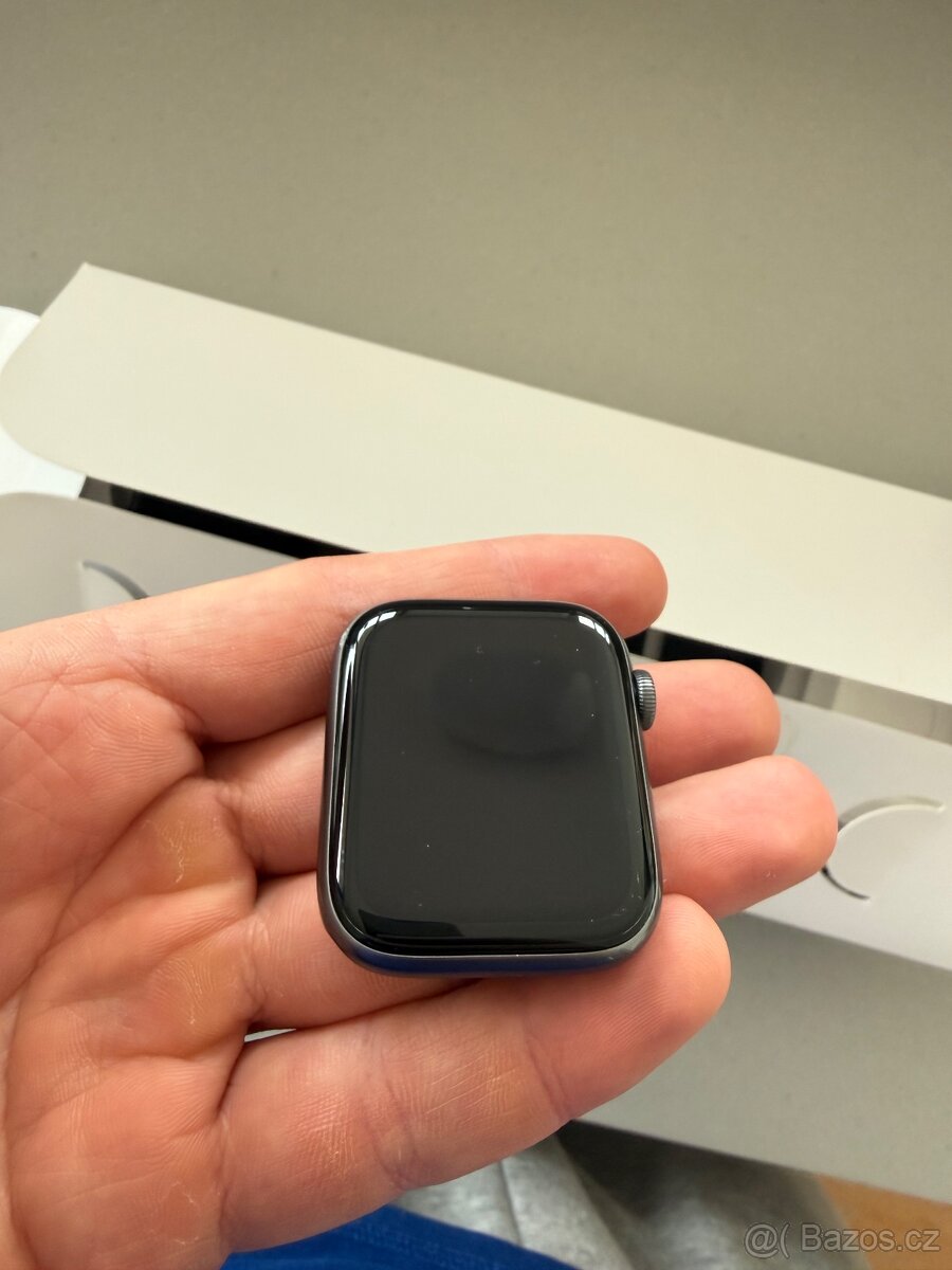 Apple Watch Series 4 - Space Grey