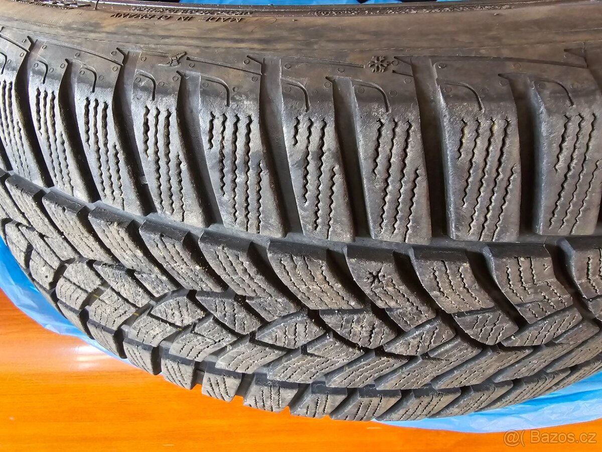 Pneumatiky R19 Ultragrip Performance 225/45 R19 96 V FR.
