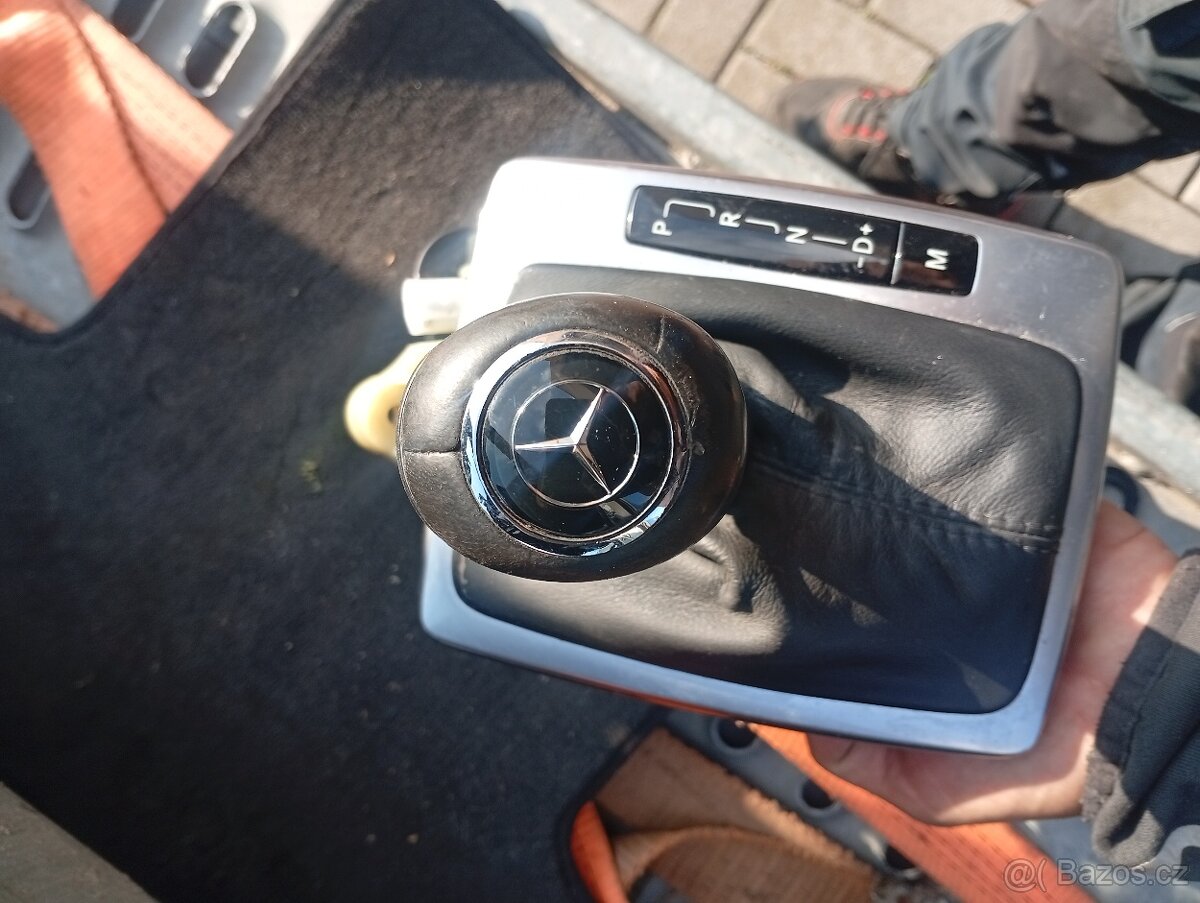 MERCEDES BENZ E, C207 COUPE ŘADÍCÍ PÁKA NA AUTOMAT Z RV 2010