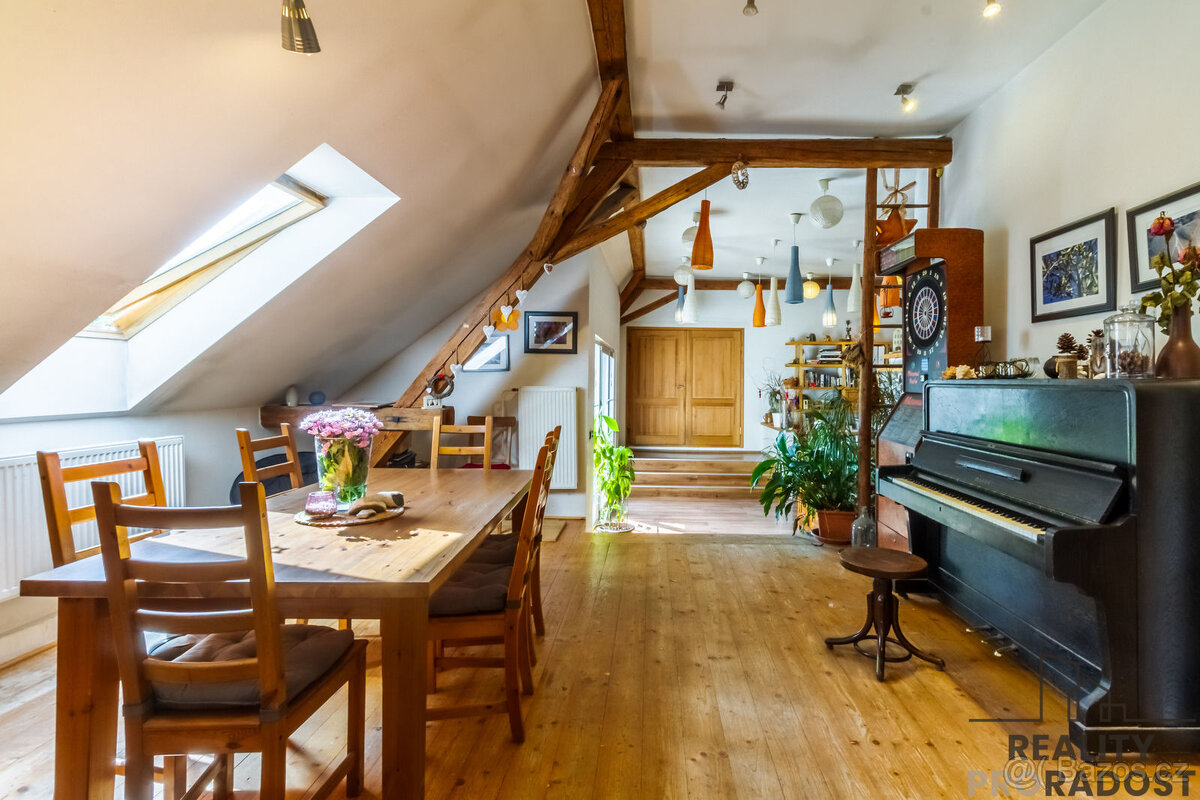 Prodej zemědělské usedlosti 819 m², pozemek 9510 m²