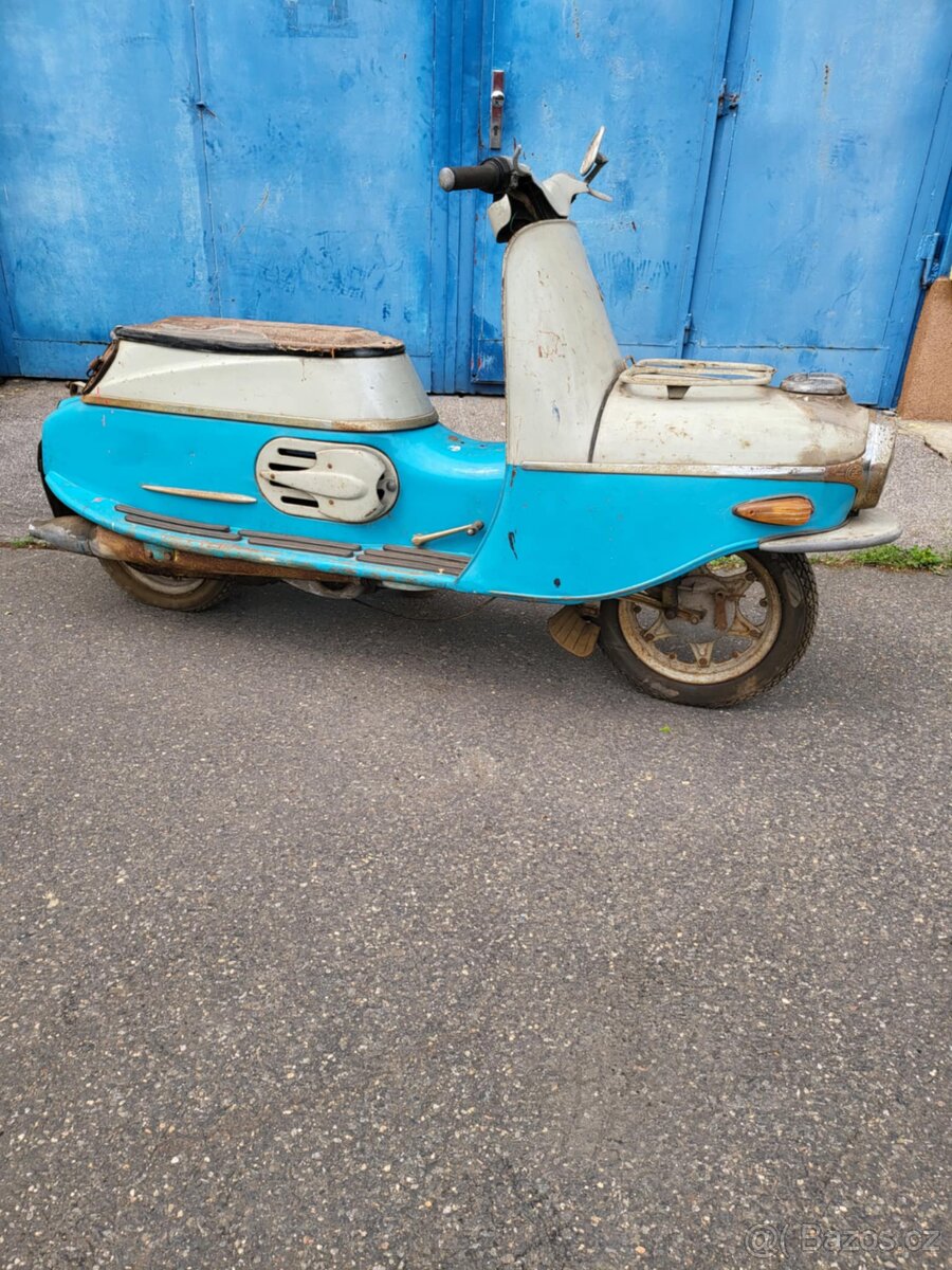 ČZ 175 De Luxe.