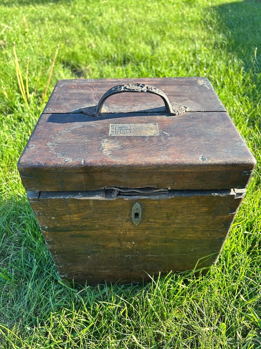 Dřevěná bedna, box, skříňka