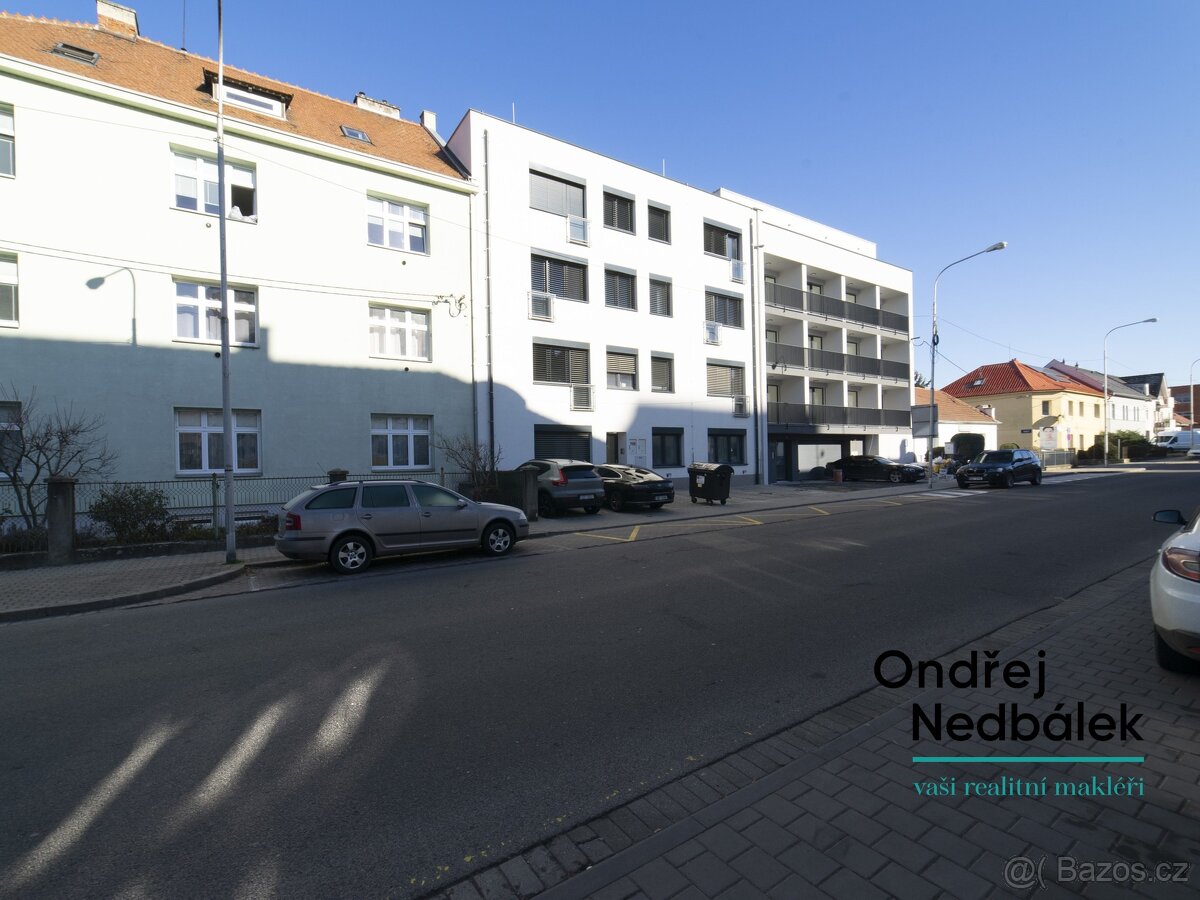 Pronájem byty 1+kk, 33 m2 - Zlín, ev.č. 22617