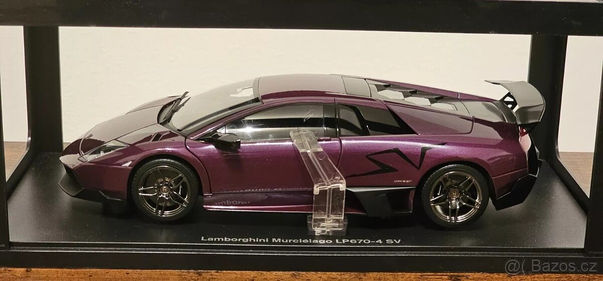 Různé modely AUTOart 1/18