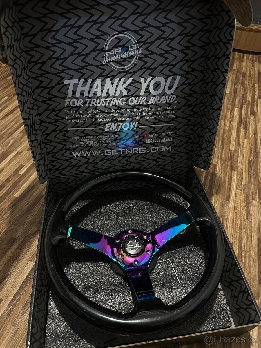 Sportovní volant NRG s pevnou nábou