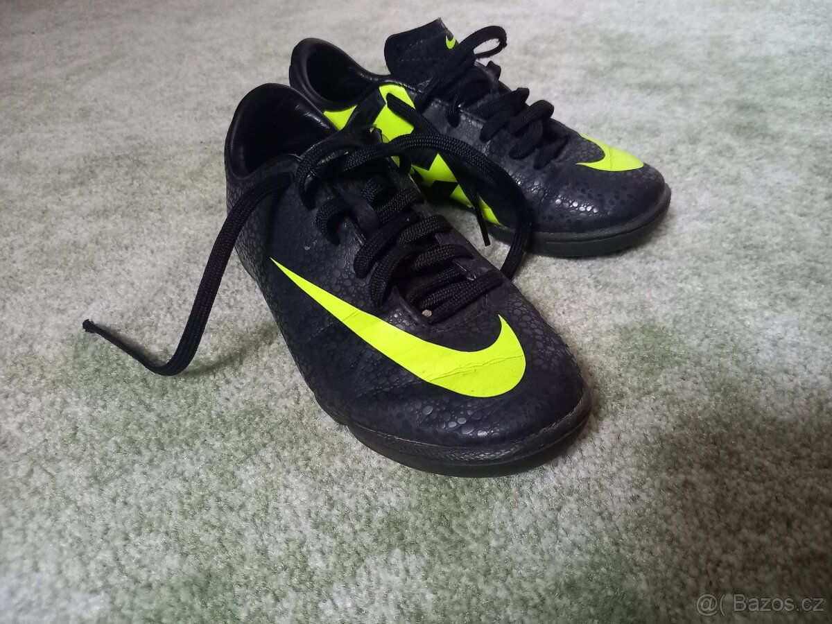 Chlapecké sálovky Nike č.31,5