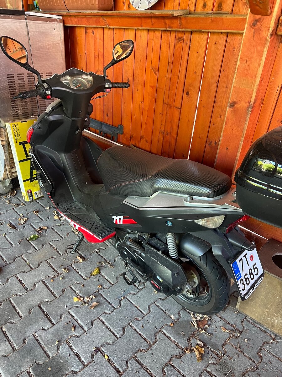 Skútr Romet 717 49ccm