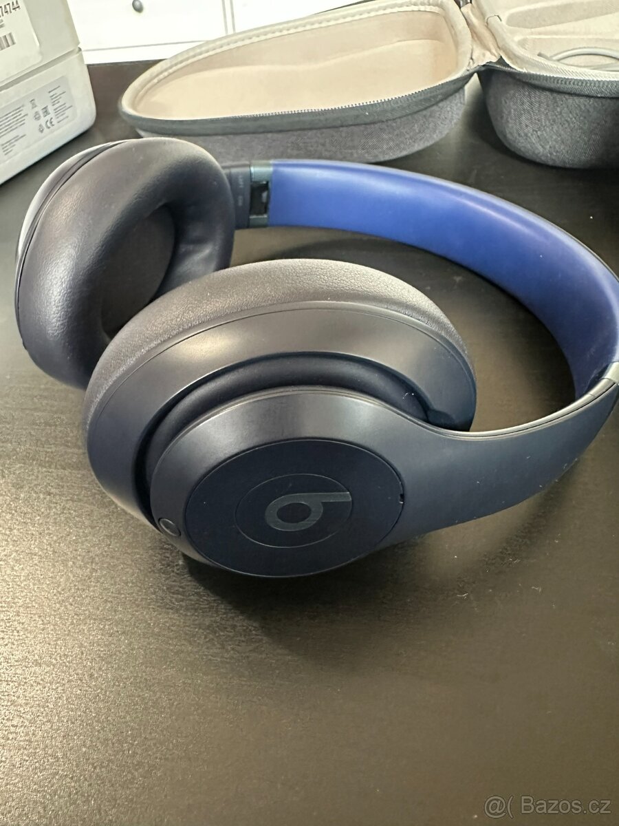 Apple Beats Studio Pro Wireless blue