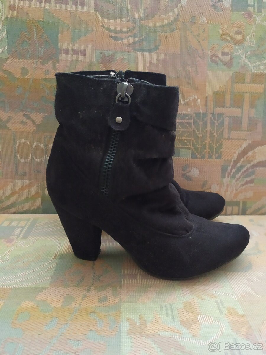 ČERNÉ POLOKOZAČKY NA PODPATKU DEICHMANN SRN VEL.36