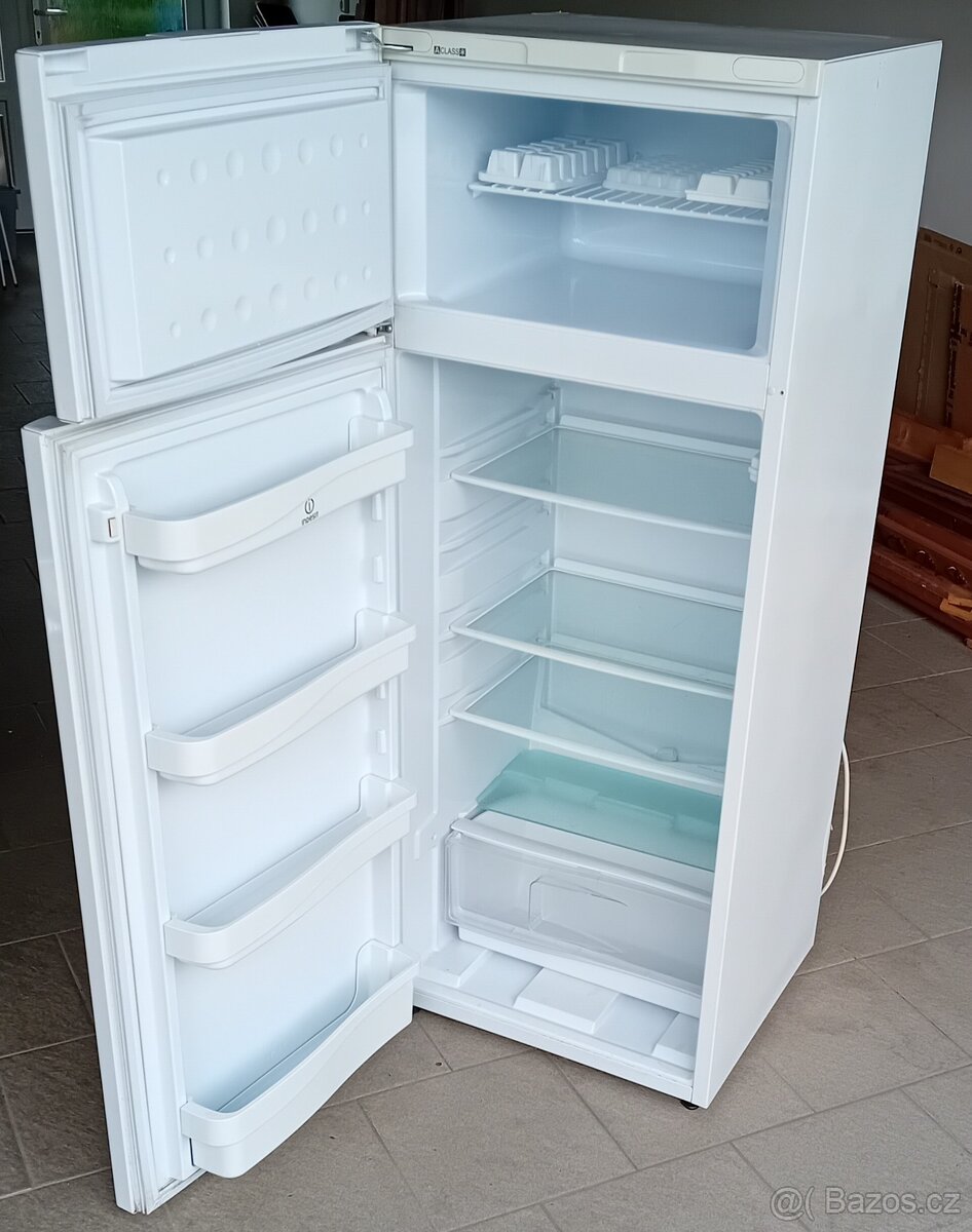 Zachovalá lednička s mrazákem