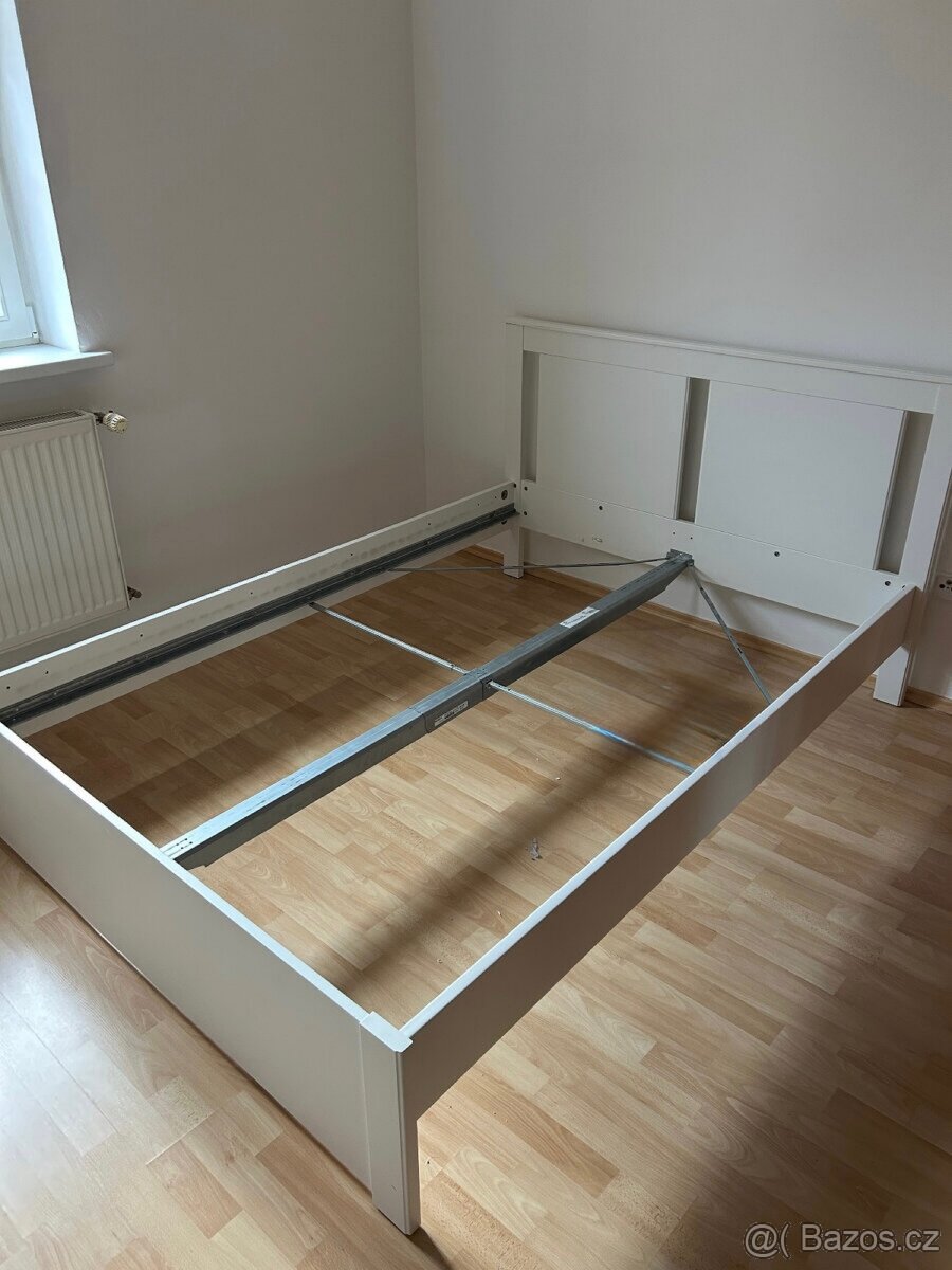 Rám postele včetně roštu 140x200