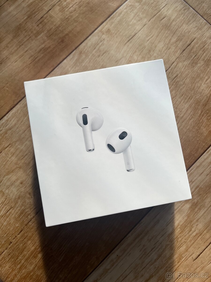 Apple AirPods (3. generace) s MagSafe nabíjecím pouzdrem